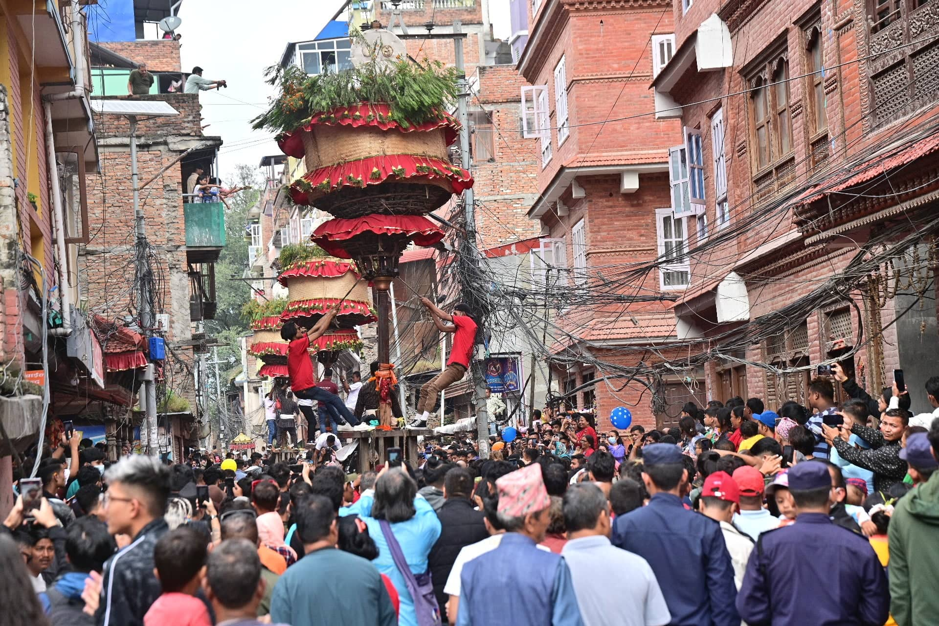 हाँडीगाउँमा यसरी मनाइयो कहीँ नभएको जात्रा (फोटो फिचर)